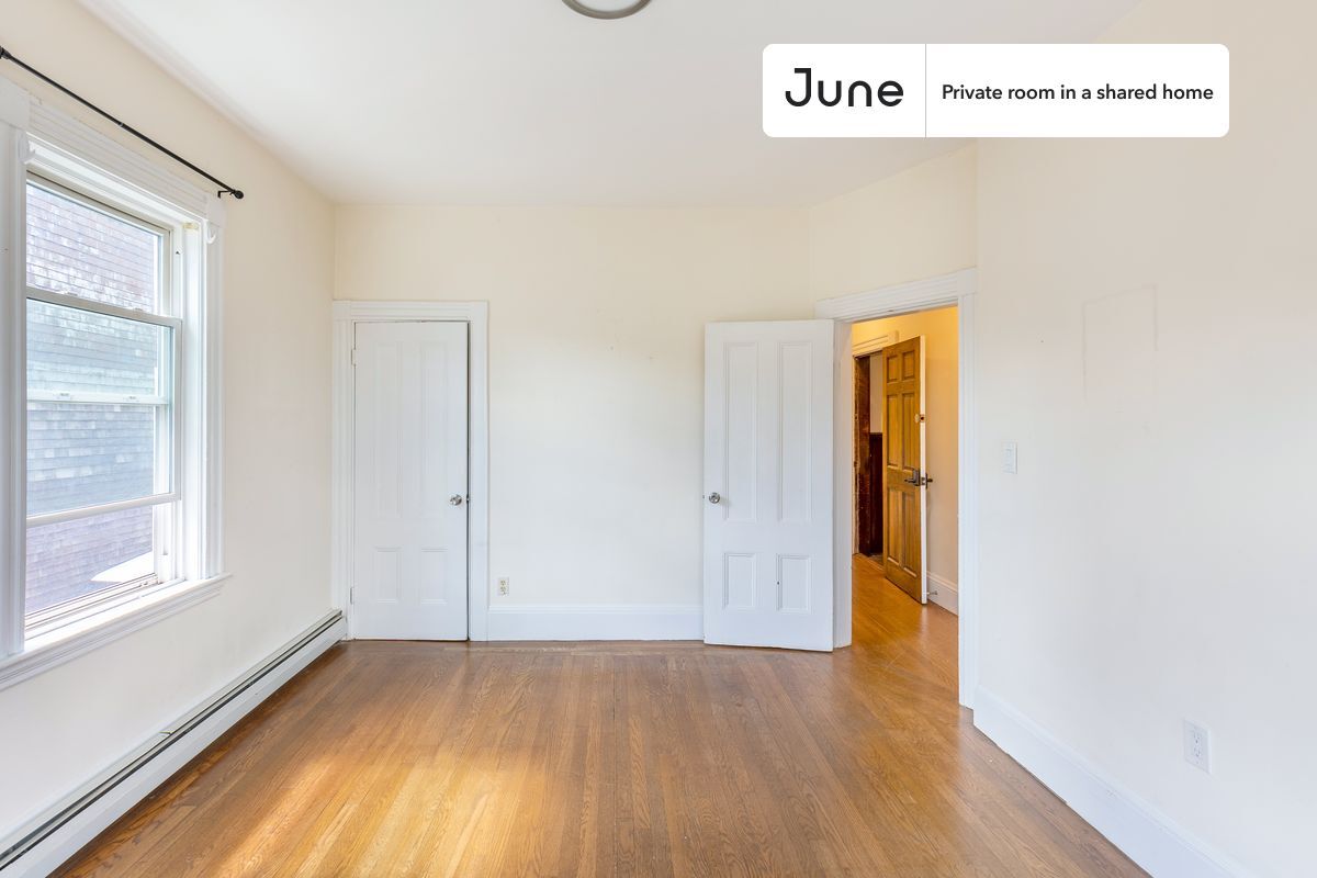 Building Photo - Room in Shared 3 bed/1 bath home