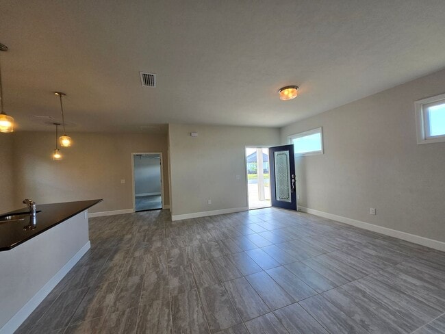 Building Photo - 3 Bedroom/2 Bath in Country Way of Newberry