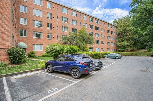 Building Photo - Glover Park Oasis