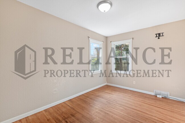 Building Photo - 1925 S Elizabeth