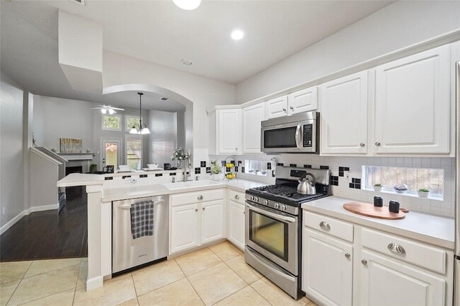 Building Photo - 2351 Summit Way Ct