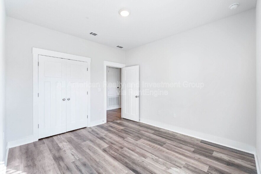Building Photo - 127 Hobson Ave