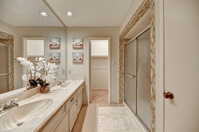 Building Photo - 2714 Green Fields Dr