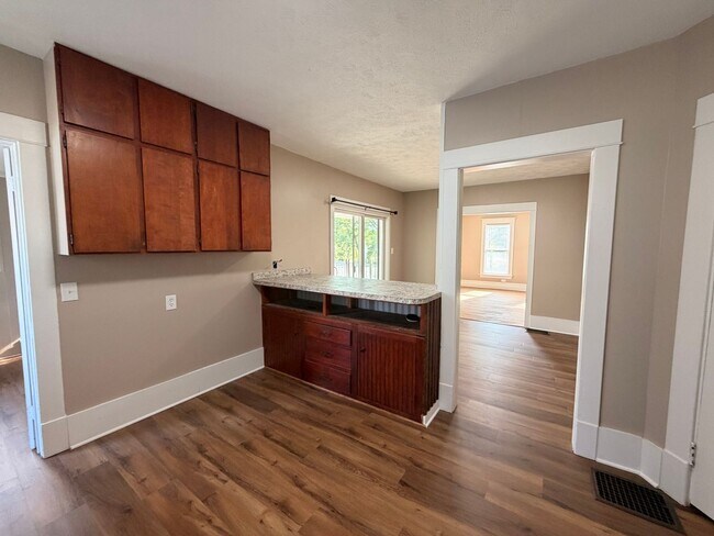 Building Photo - 53 Lamoreaux Dr NE
