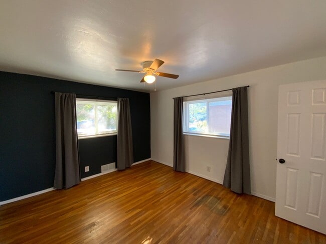 Building Photo - 3 Bedroom Single Story Home Available Near...
