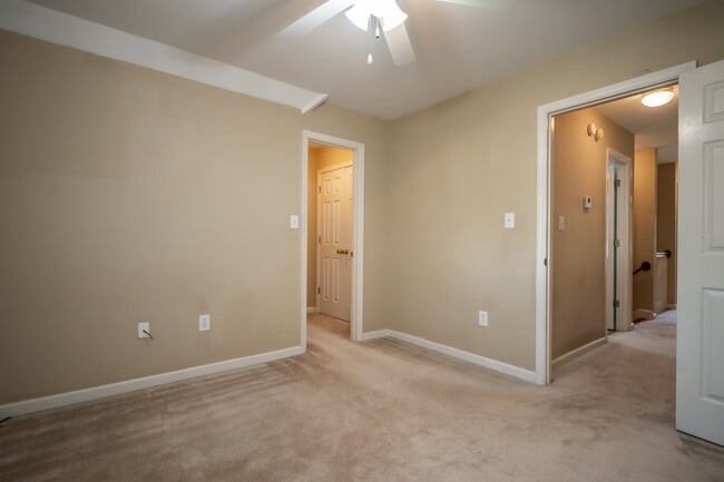 Building Photo - 119 Spring Lake Dr