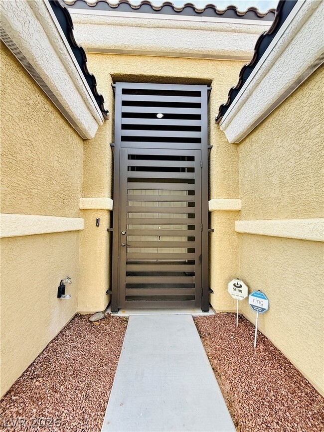 Building Photo - 8565 Hogan Falls Cir