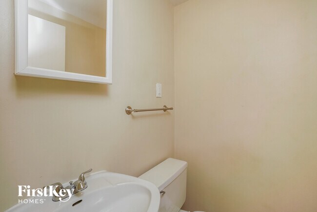Building Photo - 10134 Oleander Dr