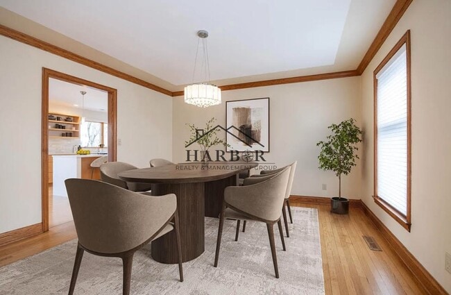 Building Photo - 1410 Woodland Dr SW