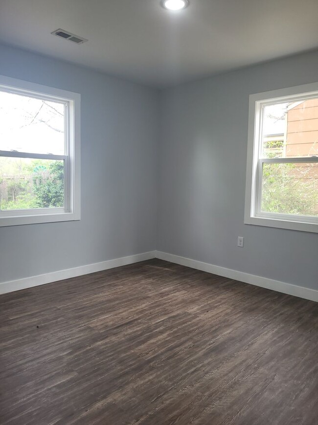 Building Photo - Newly remodeled 2 bedroom 1 bath home for ...