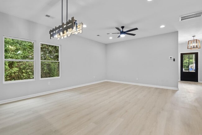 Building Photo - 3106 Hammond Ave