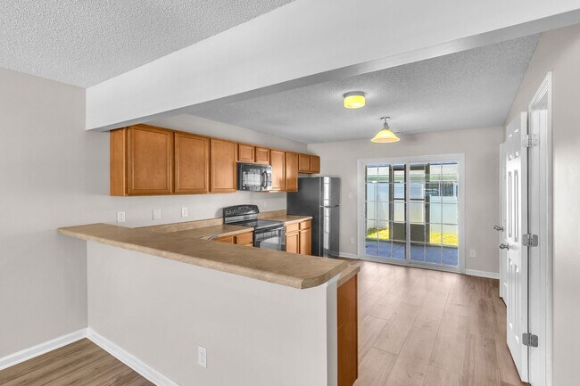 Building Photo - 2 Bed 2.5 Bath Townhome