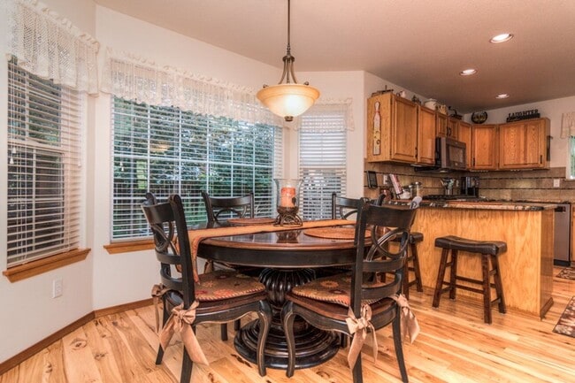 Building Photo - Beautiful home in Tanglewood