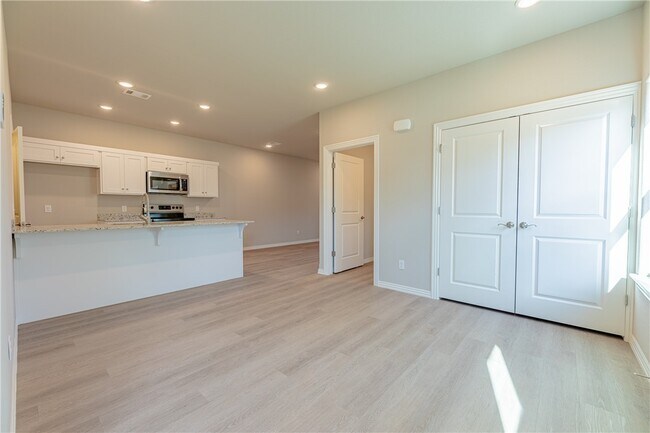 Building Photo - 1500 SW Casuarina Dr