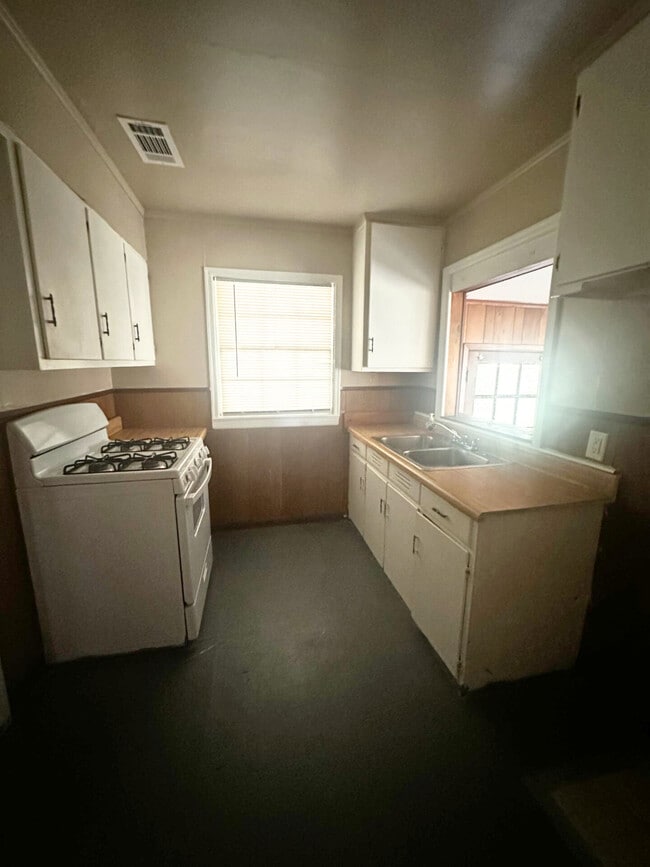Building Photo - 106 Rosewood Cir