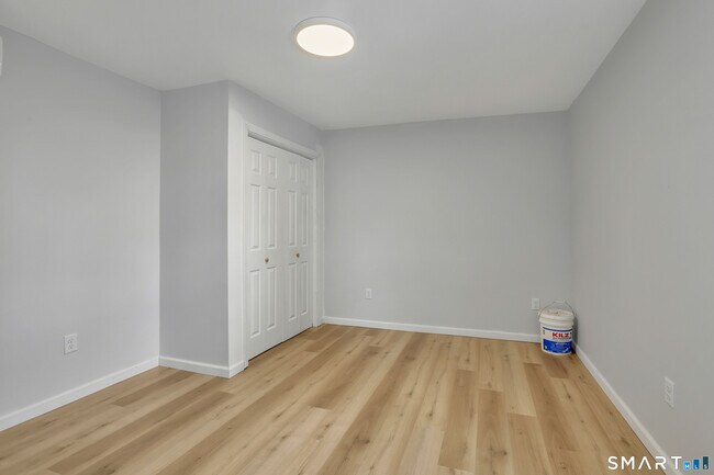 Building Photo - 194 Hartford Rd