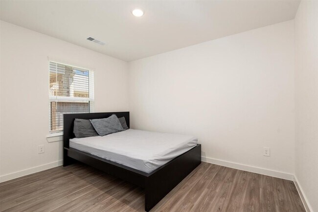 Building Photo - 17230 Black Ash Ct