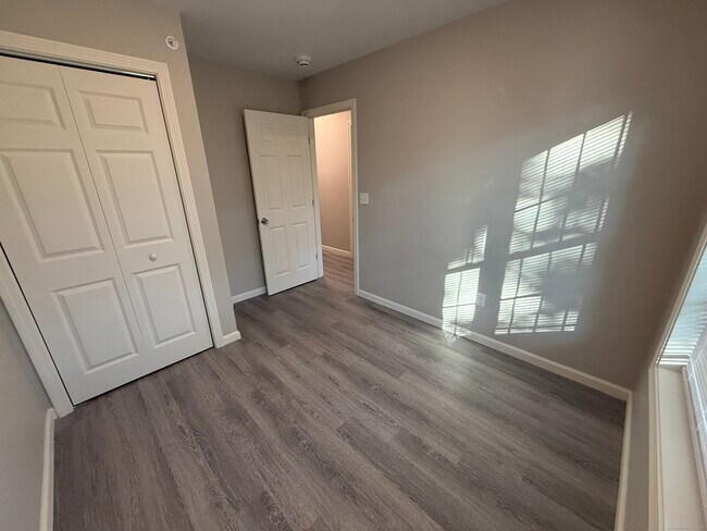 Building Photo - 145 Lantern Park Dr
