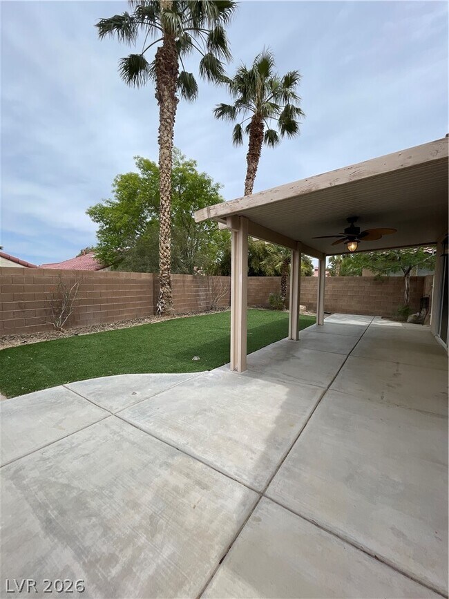 Building Photo - 3590 Laguna Veneta Ave