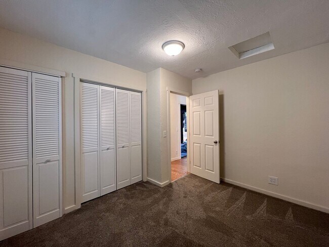 Building Photo - 096-02