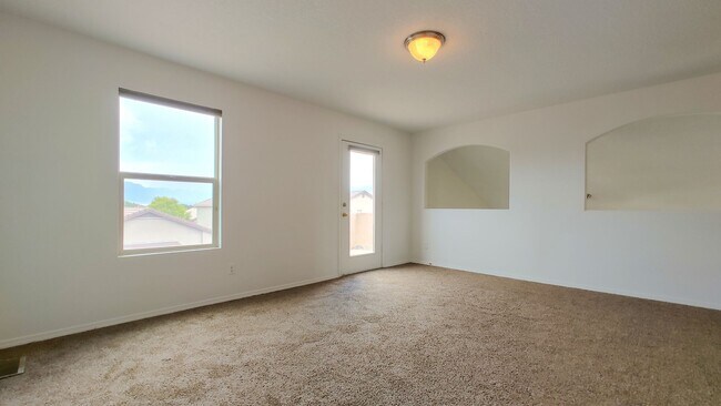 Building Photo - 2105 Margarita Dr SE