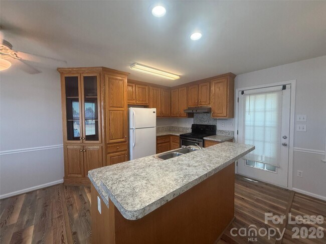 Building Photo - 336 Valley Glen Ct NW
