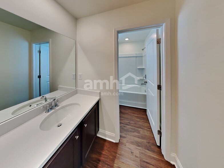 Building Photo - 899 Carnaby Ln
