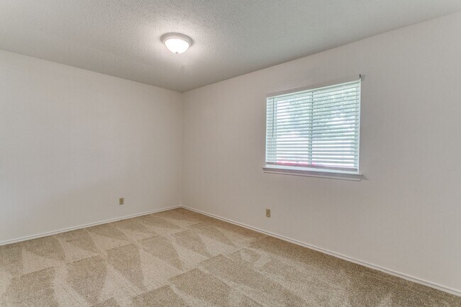 Building Photo - 1808 Ridgewood Dr