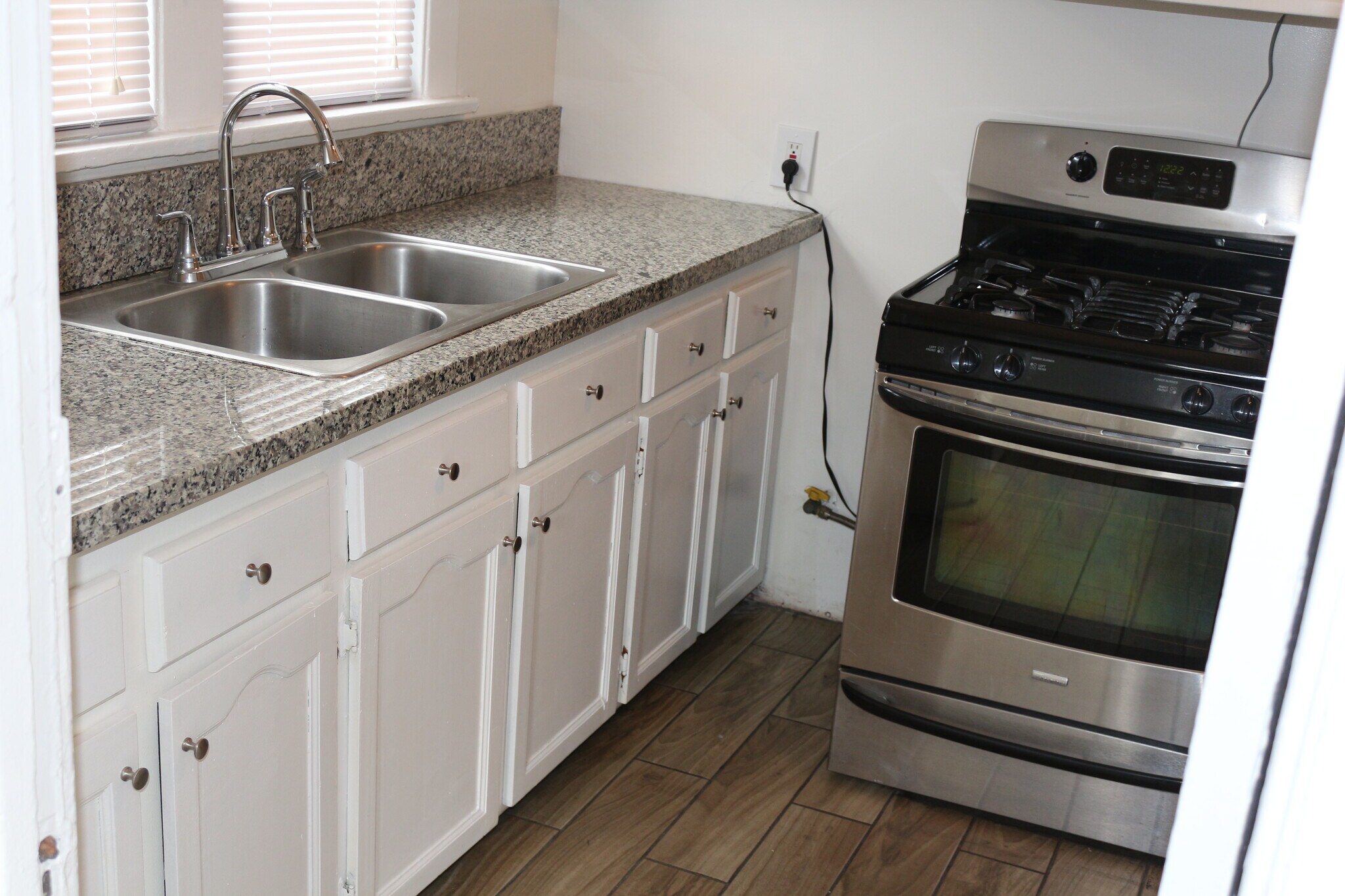 Building Photo - 240 E 23rd St