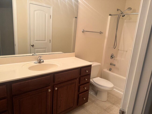 Building Photo - Charming 4br/2.5ba in SE Raleigh, Avail Now!