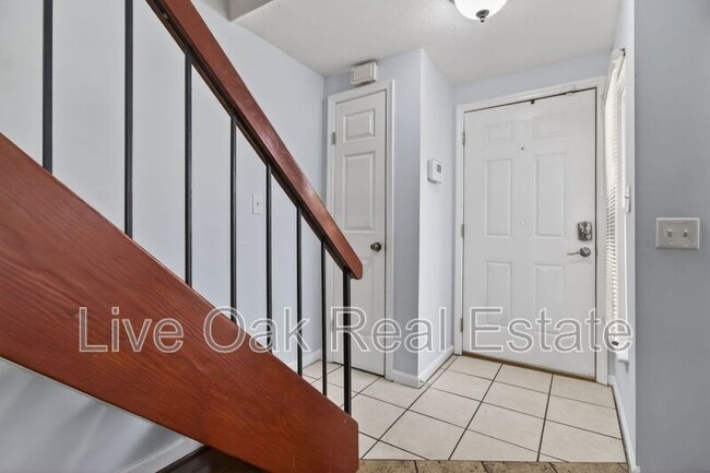 Building Photo - 304 Falling Ln