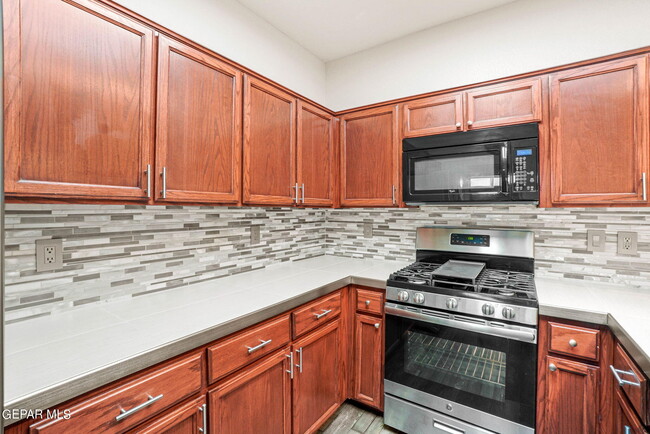 Building Photo - 6753 Parque Del Sol Dr