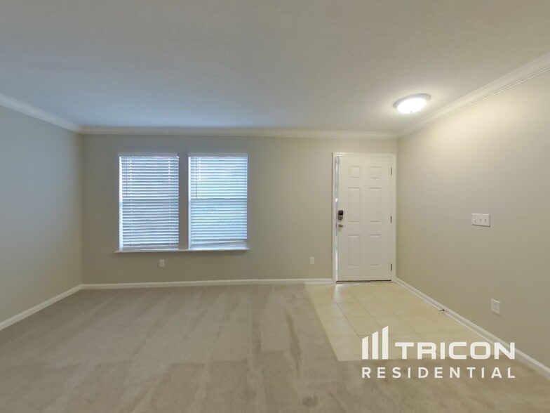 Building Photo - 746 Roland Lakes Dr
