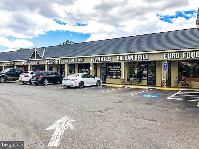 Building Photo - 5904 Mt Eagle Dr