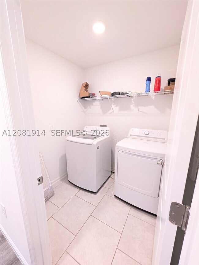 Building Photo - 890 Timberland Dr