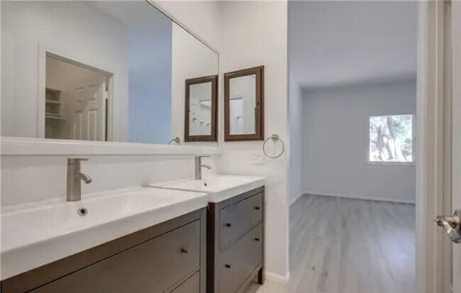 Building Photo - Charming Two Bedroom Condo in Laguna Niguel