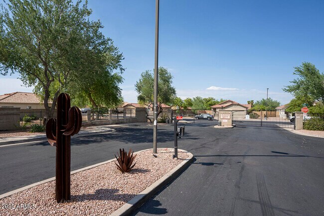 Building Photo - 1302 E Milada Dr