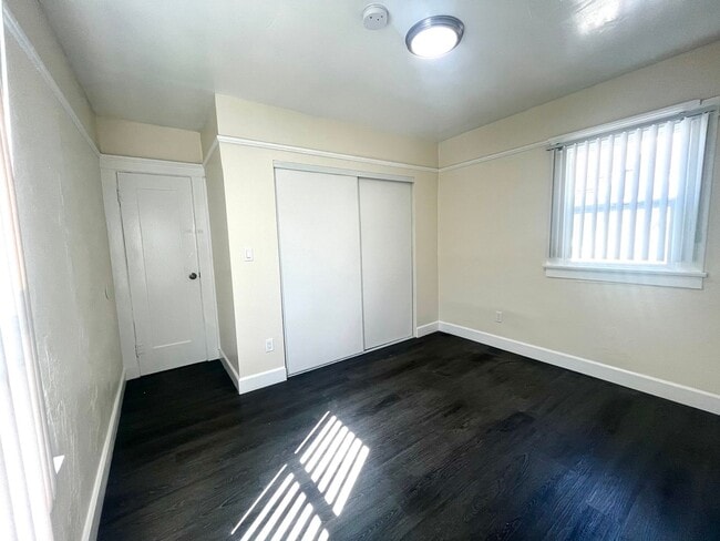 Building Photo - 1155 N Ravenna Ave