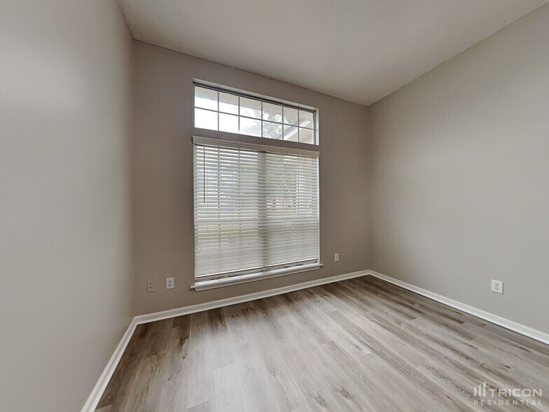 Building Photo - 9209 Redtail Dr