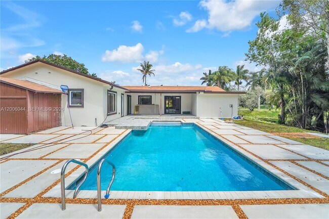 Building Photo - 4700 SW 110th Ave