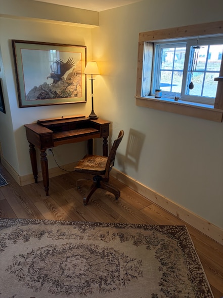 Building Photo - 613 Main St