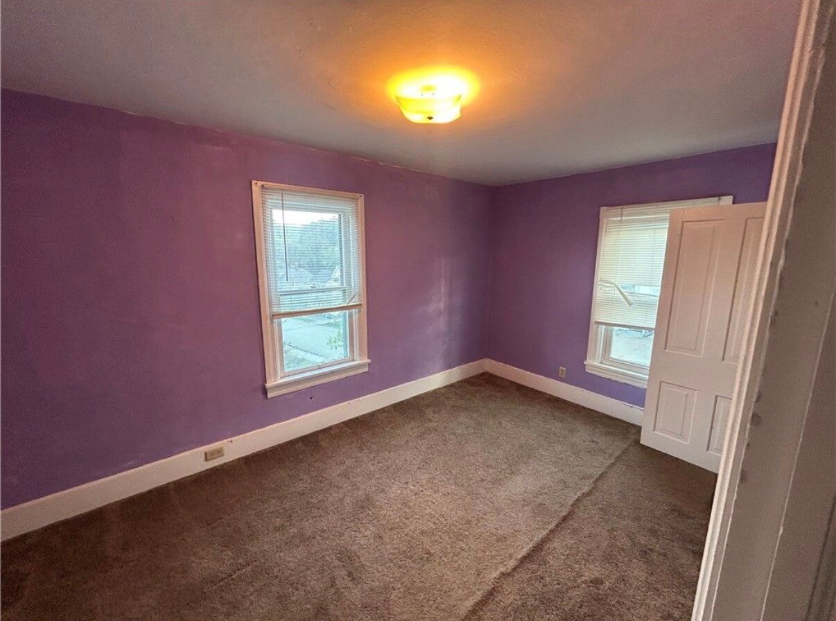 Bedroom 3 - 25 E Craig St