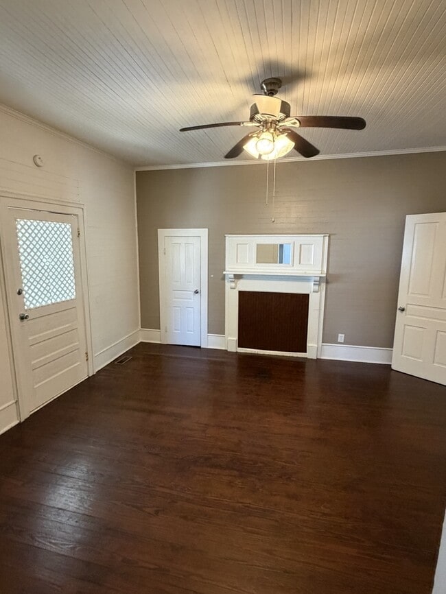 Building Photo - 411 Latham Ln