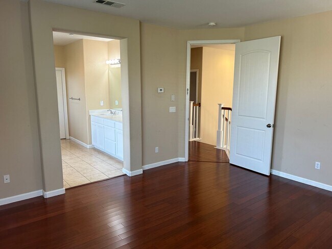 Building Photo - Beautiful 4 Bedroom 3 Bathroom in Quiet Neighborhood with SOLAR