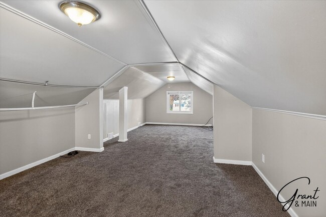 Building Photo - $1250 2 bedroom bungalow