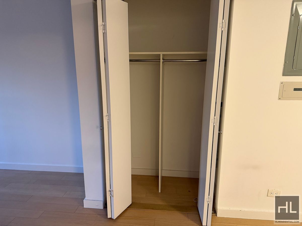 Building Photo - East 39th Street