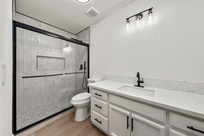 Building Photo - 302 Carlina Ct
