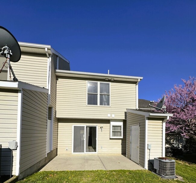 Building Photo - 2-Bedroom Townhouse in Harrisonburg