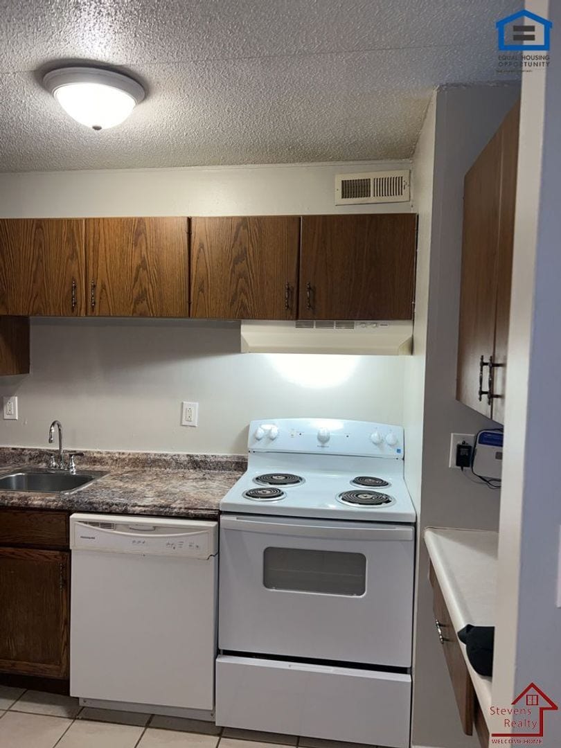 Building Photo - 915 S Seminole Dr