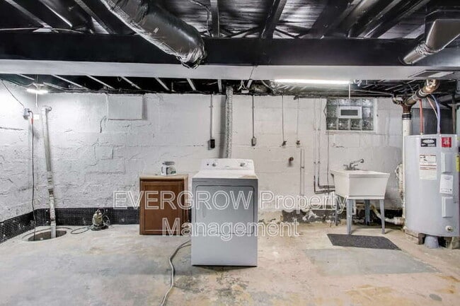 Building Photo - 5244 E 10th St